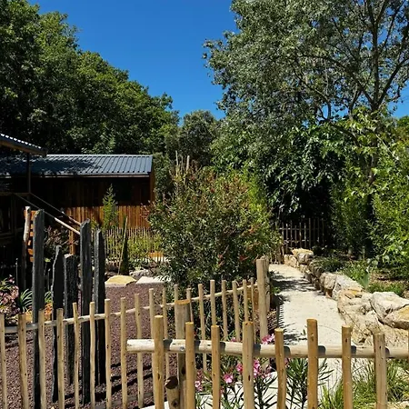 En Bois Pour 5 Personnes Avec Espace Exterieur Privatif Et Climatisation Chalet Clermont-lʼHérault