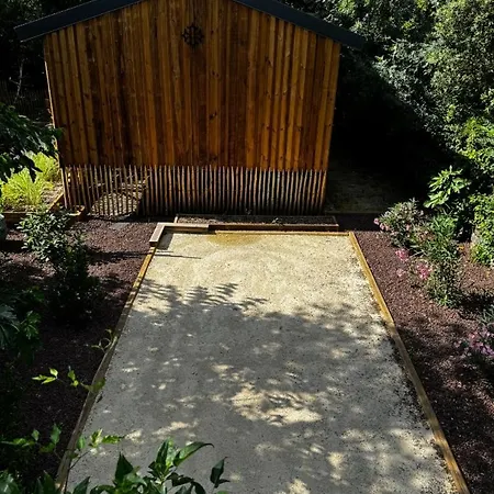 En Bois Pour 5 Personnes Avec Espace Exterieur Privatif Et Climatisation *