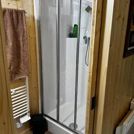 En Bois Pour 5 Personnes Avec Espace Exterieur Privatif Et Climatisation Clermont-lʼHérault